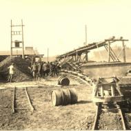 03Ausserhalb_der_Rennstrecke_an_einer_der_Muehlen_die_die_Basaltsteine_zermahlten-img026.jpg